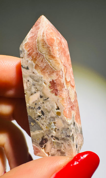 Dentelle de rhodochrosite enchanteresse avec un merveilleux dégradé de couleurs 💕 - 4,3 cm