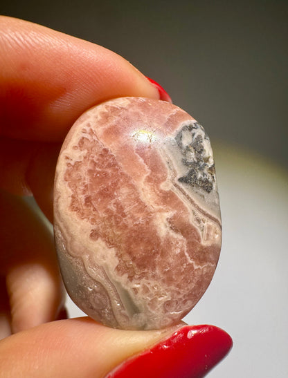 Magnifique pierre de palmier en rhodochrosite avec un merveilleux dégradé de couleurs 💕 - 3,1 cm