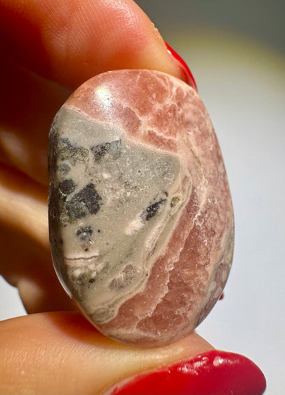 Magnifique pierre de palmier en rhodochrosite avec un merveilleux dégradé de couleurs 💕 - 3,1 cm