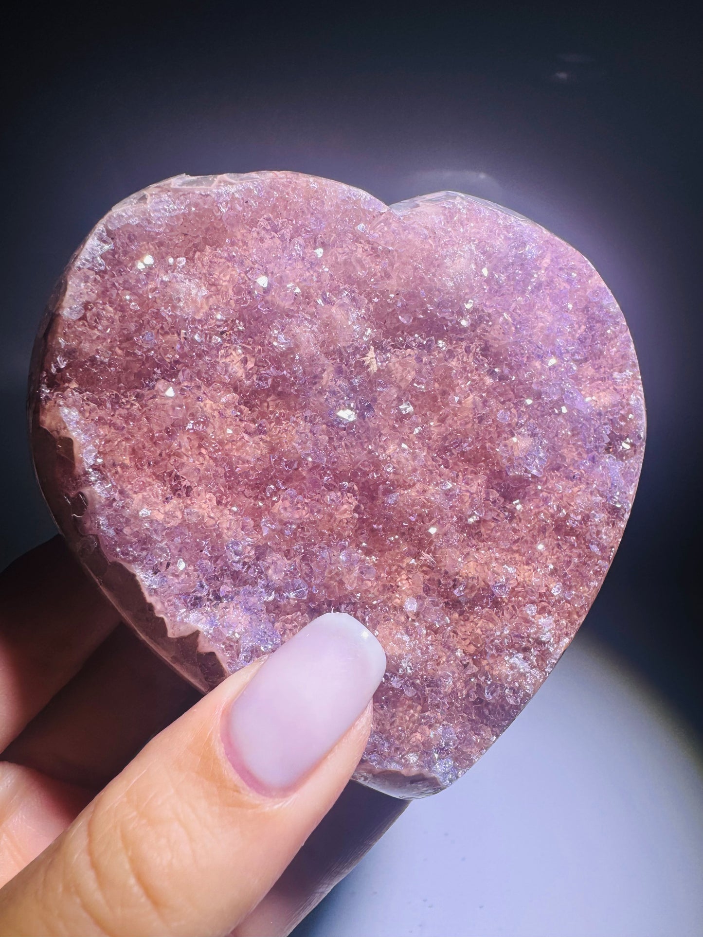 Rainbow Amethyst Herz 9 cm – Doppelkristallisation in Rosa | Premium Qualität