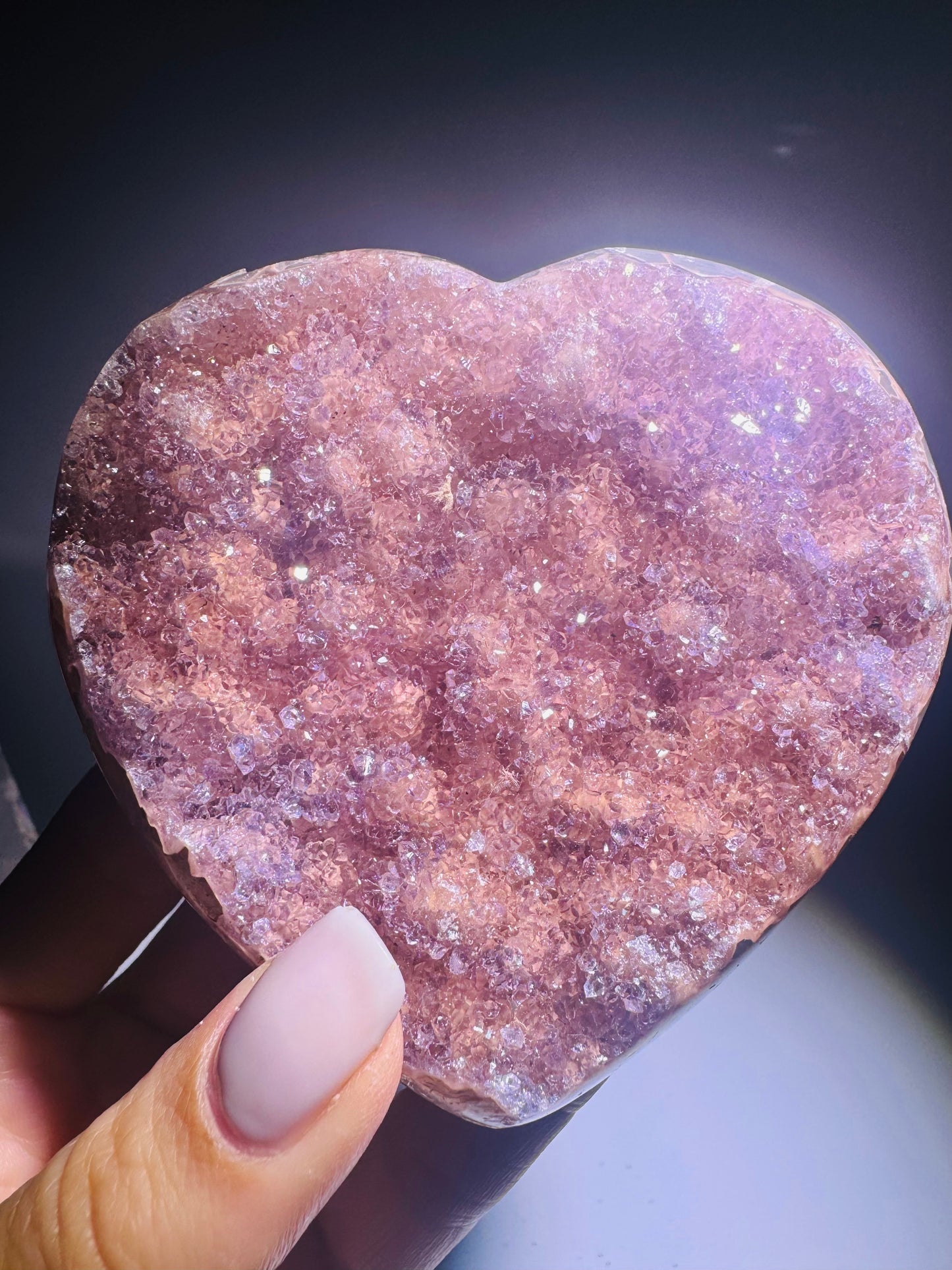 Rainbow Amethyst Herz 9 cm – Doppelkristallisation in Rosa | Premium Qualität