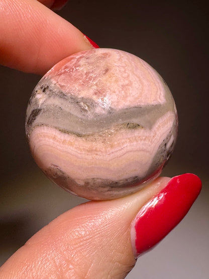 Wunderschöne Rhodochrosit Kugel mit intensivem Farbverlauf ✨ 💕 - 2.9cm