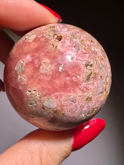 Traumhafte Rhodochrosit Kugel mit intensivem Farbverlauf ✨ 💕 - 4.1cm