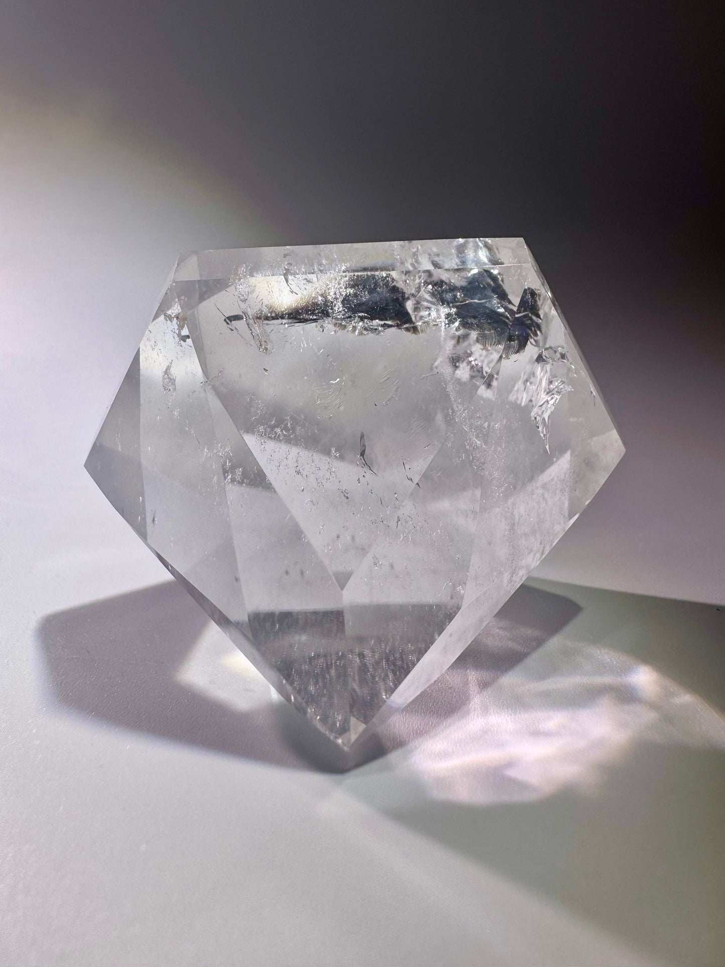 Facettierter Bergkristall im Diamantschliff – 5.5 cm, 107 g, extra klar aus Brasilien