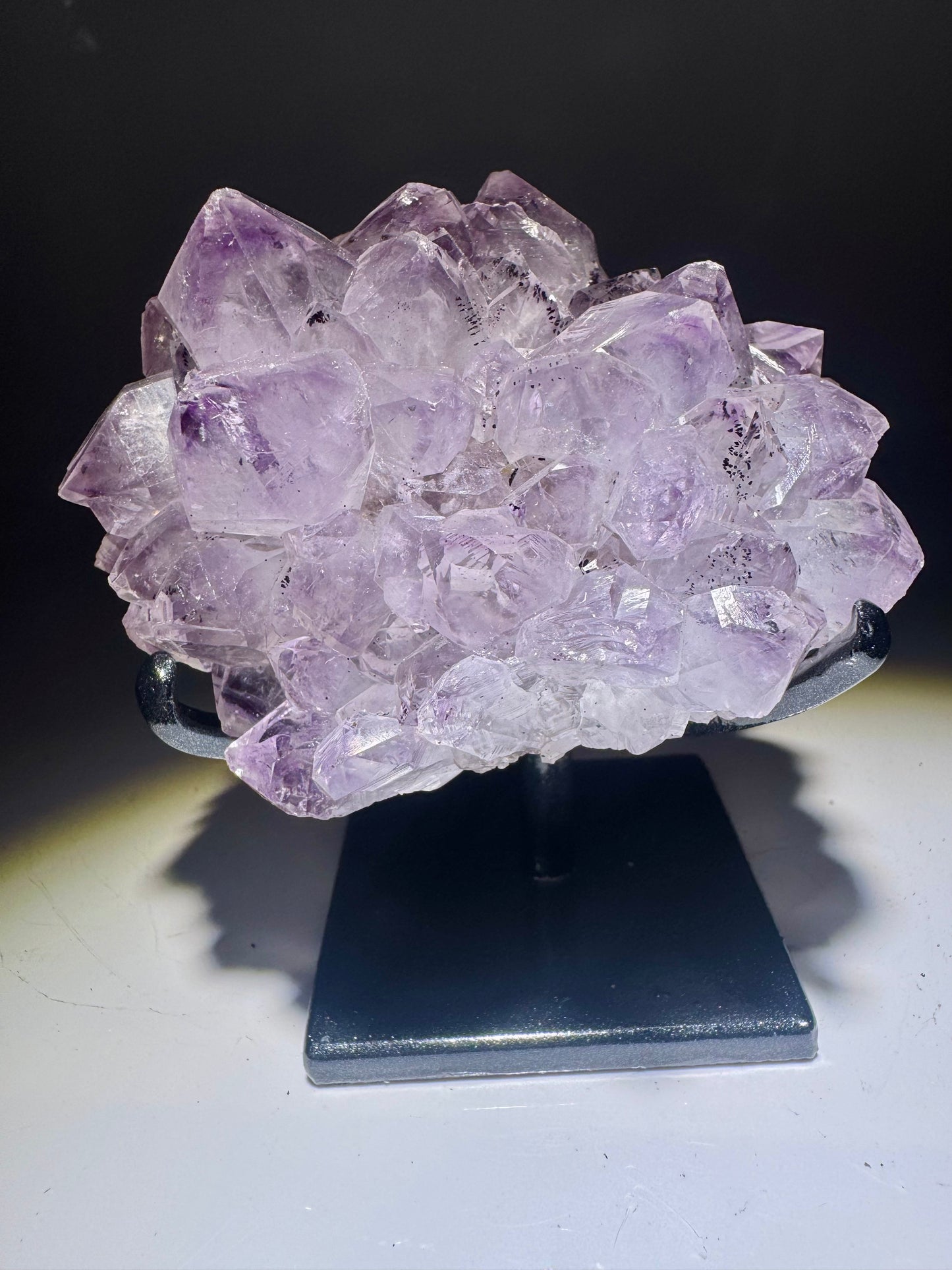 Lavendelfarbene Amethystblüte 7,8 cm aus Uruguay – Stalaktit Unikat