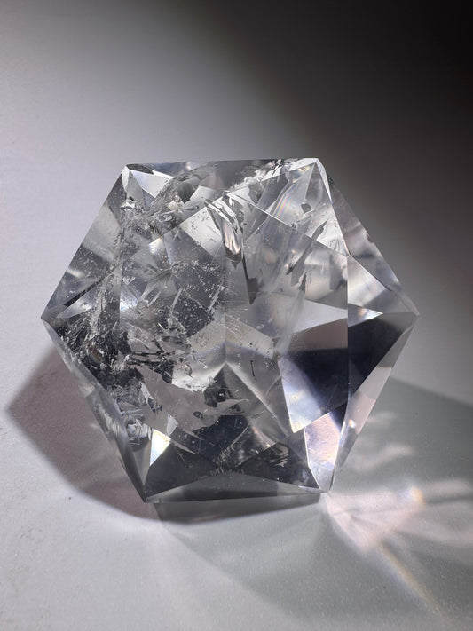 Facettierter Bergkristall 6.4 cm – extra klar, High-End Diamantschliff aus Brasilien