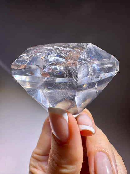 Facettierter Bergkristall 6.4 cm – extra klar, High-End Diamantschliff aus Brasilien