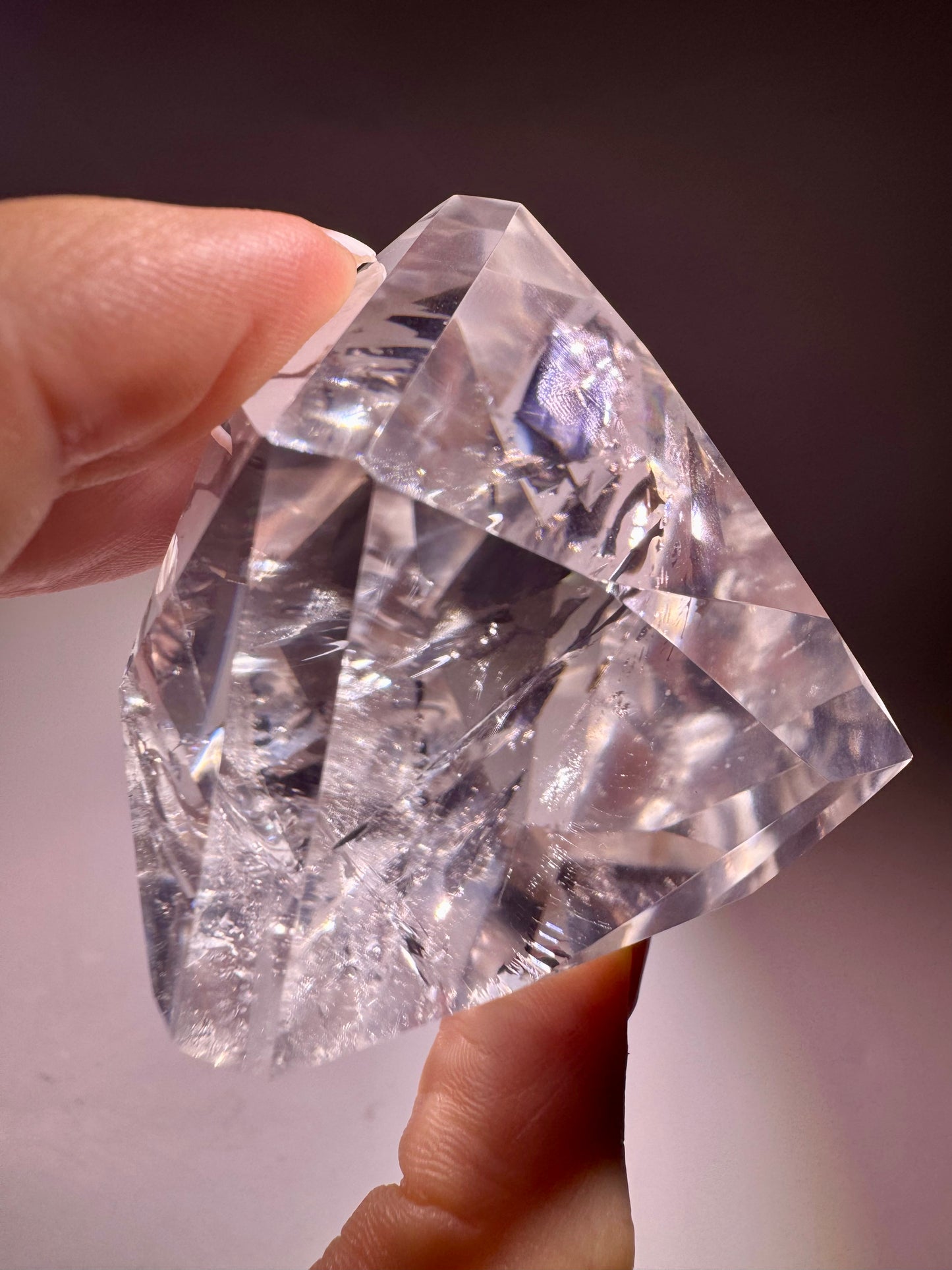 Facettierter Bergkristall 6.4 cm – extra klar, High-End Diamantschliff aus Brasilien