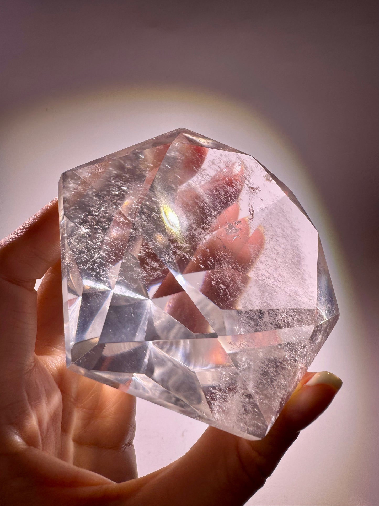 Riesiger facettierter Bergkristall 9 cm – klarer Diamantschliff aus Brasilien (424 g)