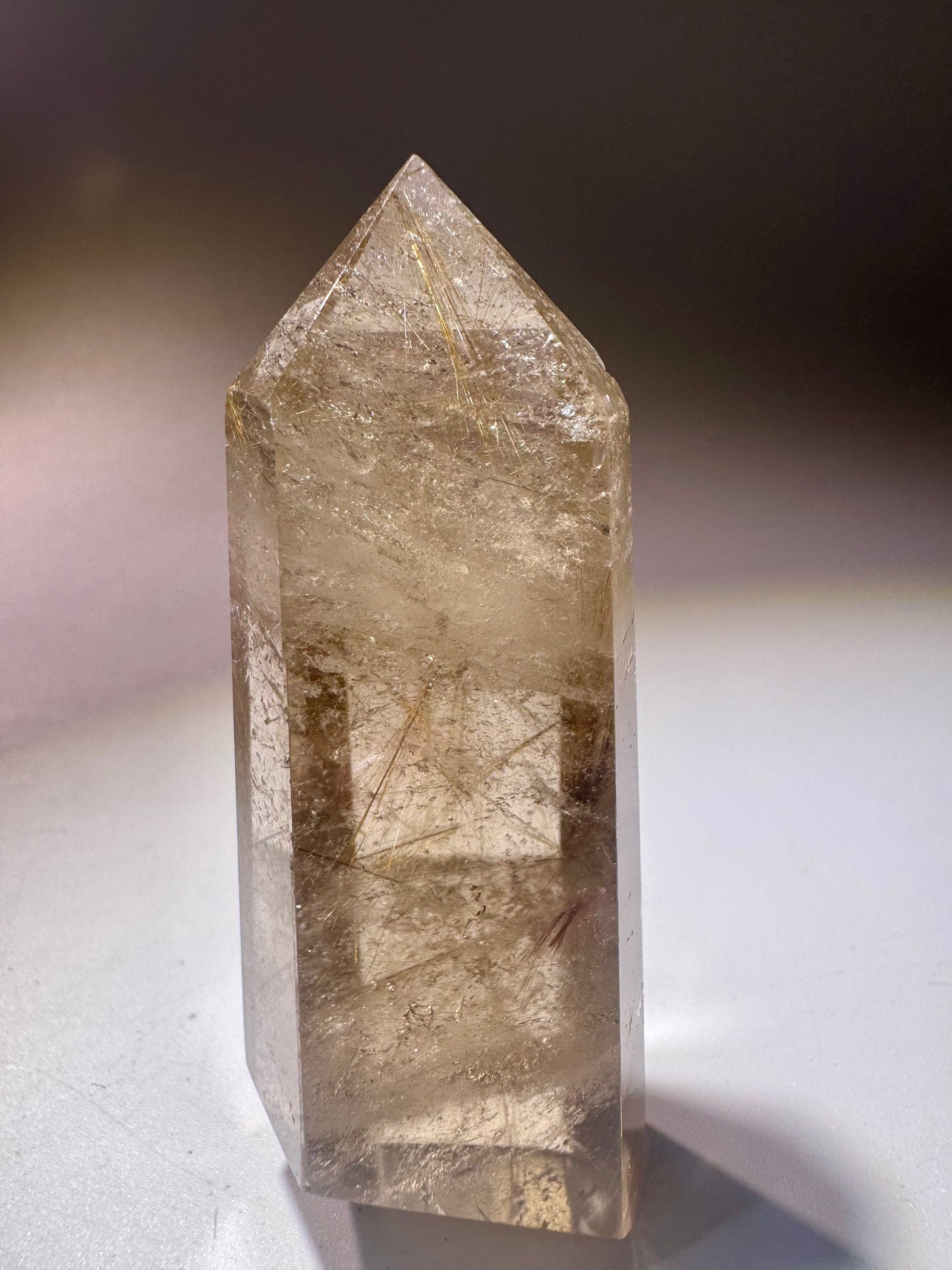 Golden Rutil Kristallspitze 6,5 cm – klarer Quarz mit goldenen Rutilnadeln aus Brasilien in Museumsqualität