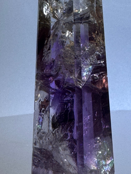 Bezaubernde Phantom Amethyst Spitze – 10.7 cm, 1A-Qualität (extra klar)
