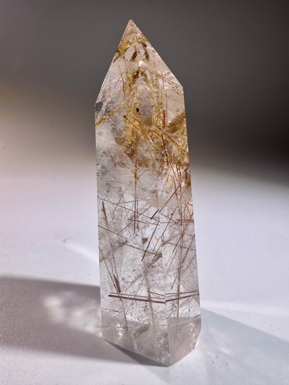Golden Rutil Kristallspitze 7 cm – klarer Quarz mit goldenen Rutilnadeln aus Brasilien in Museumsqualität