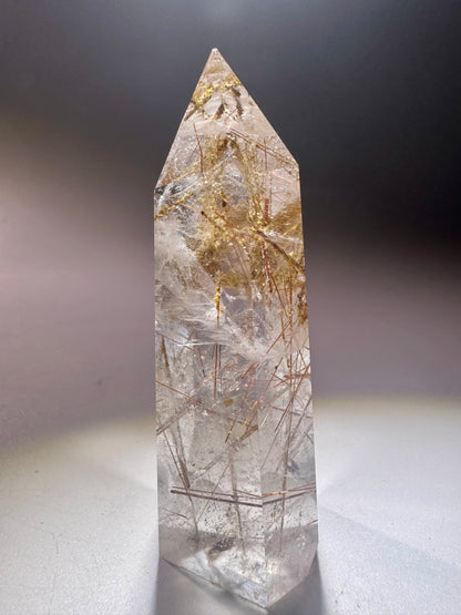 Golden Rutil Kristallspitze 7 cm – klarer Quarz mit goldenen Rutilnadeln aus Brasilien in Museumsqualität