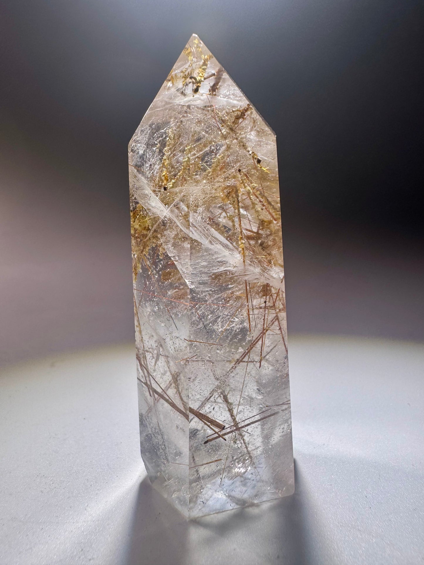 Golden Rutil Kristallspitze 7 cm – klarer Quarz mit goldenen Rutilnadeln aus Brasilien in Museumsqualität (Kopie)