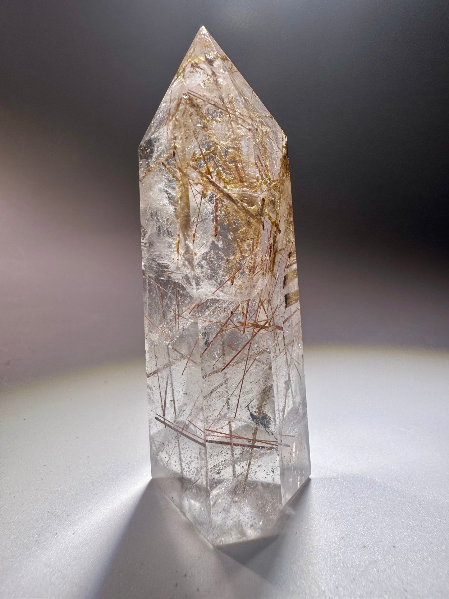 Golden Rutil Kristallspitze 7 cm – klarer Quarz mit goldenen Rutilnadeln aus Brasilien in Museumsqualität (Kopie)