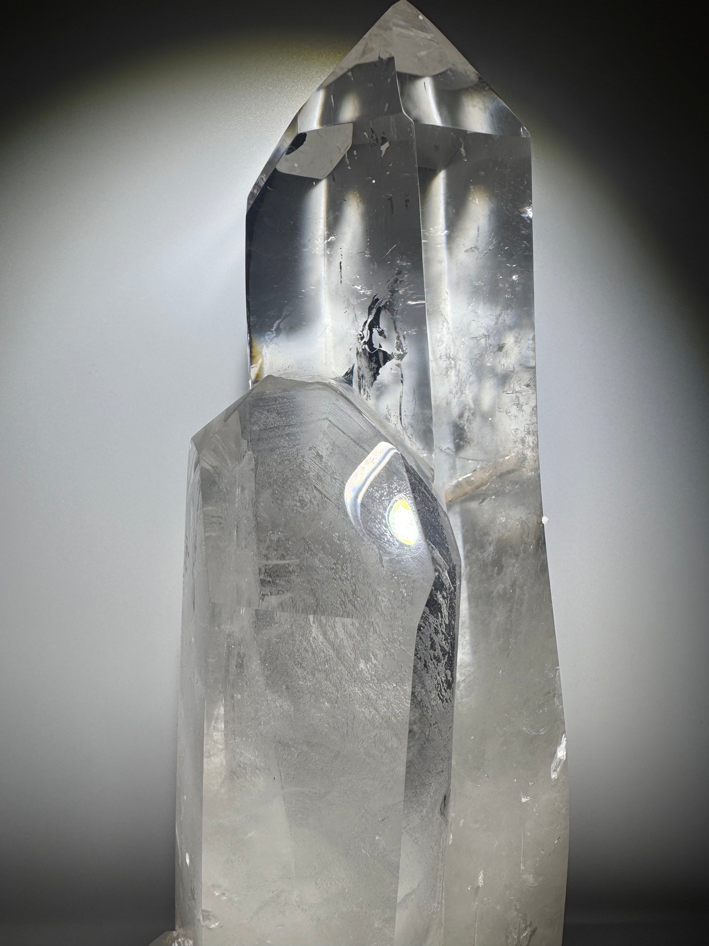 Monumentale Bergkristallspitze mit Babyspitzen – 52 cm Statement Piece