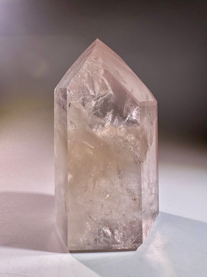 Pink Lithium Phantom Kristall 11,6 cm – Seltenes Einzelstück in Museumsqualität (614 g)