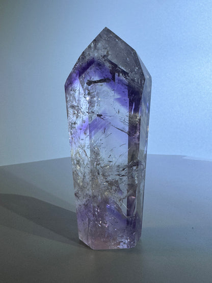 Phantom Amethyst Spitze mit Regenbogen - 10.3cm, 166g
