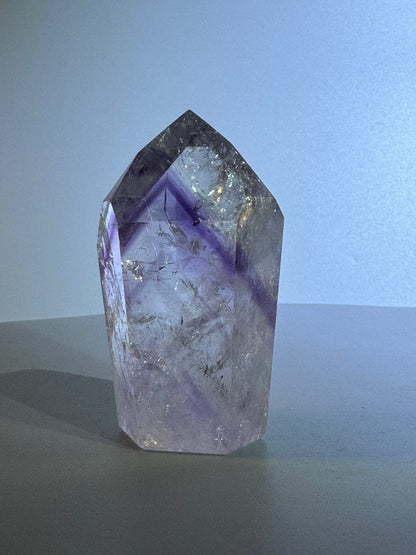Phantom Amethyst Spitze mit Regenbogen - 8cm, 141g