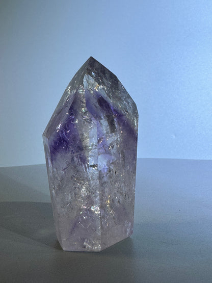 Phantom Amethyst Spitze mit Regenbogen - 8cm, 141g