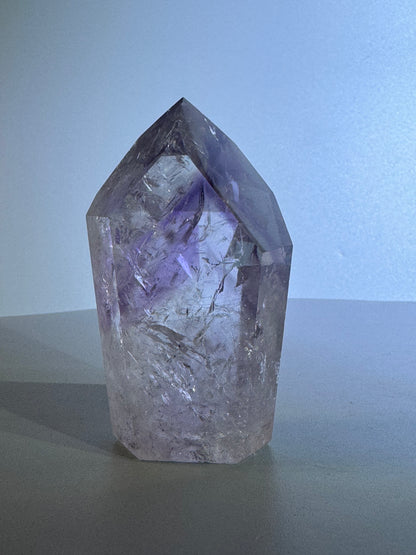 Phantom Amethyst Spitze mit Regenbogen - 8cm, 141g