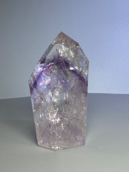 Phantom Amethyst Spitze mit Regenbogen - 8cm, 141g