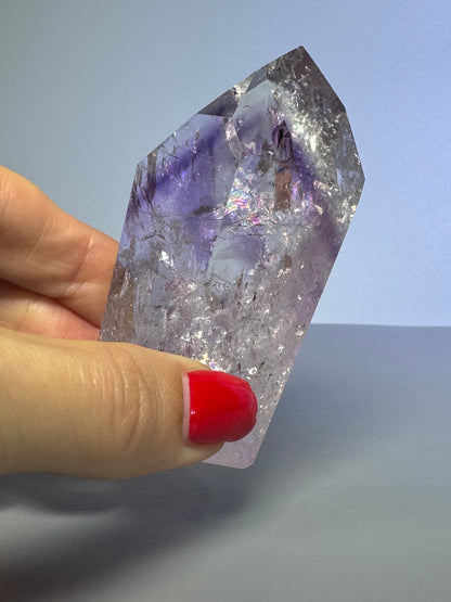 Phantom Amethyst Spitze mit Regenbogen - 8cm, 141g