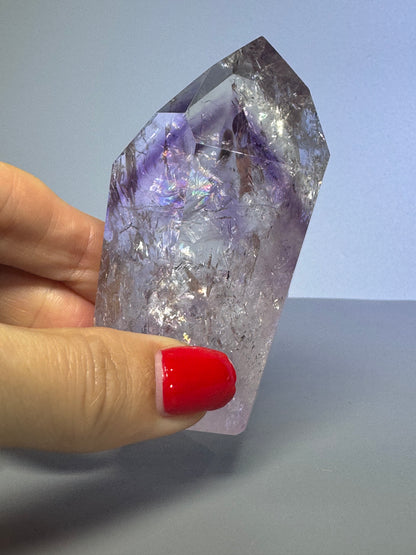 Phantom Amethyst Spitze mit Regenbogen - 8cm, 141g