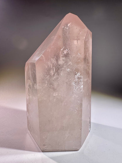 Pink Lithium Doppelspitze 15 cm – Rosa Edelstein mit Phantomen aus Brasilien (1,317 kg)