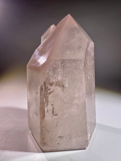 Pink Lithium Doppelspitze 15 cm – Rosa Edelstein mit Phantomen aus Brasilien (1,317 kg)