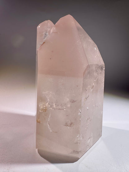 Pink Lithium Doppelspitze 15 cm – Rosa Edelstein mit Phantomen aus Brasilien (1,317 kg)