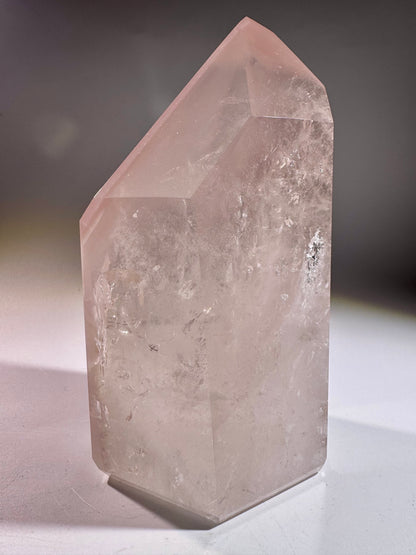 Pink Lithium Doppelspitze 15 cm – Rosa Edelstein mit Phantomen aus Brasilien (1,317 kg)