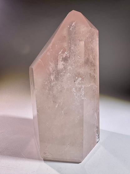 Pink Lithium Doppelspitze 15 cm – Rosa Edelstein mit Phantomen aus Brasilien (1,317 kg)