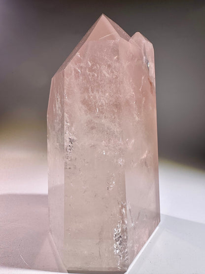 Pink Lithium Doppelspitze 15 cm – Rosa Edelstein mit Phantomen aus Brasilien (1,317 kg)