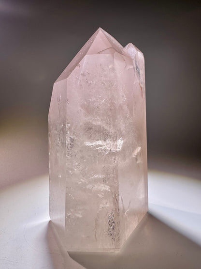 Pink Lithium Doppelspitze 15 cm – Rosa Edelstein mit Phantomen aus Brasilien (1,317 kg)