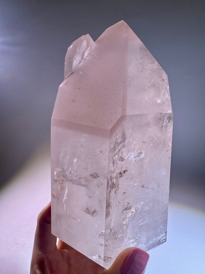 Pink Lithium Doppelspitze 15 cm – Rosa Edelstein mit Phantomen aus Brasilien (1,317 kg)