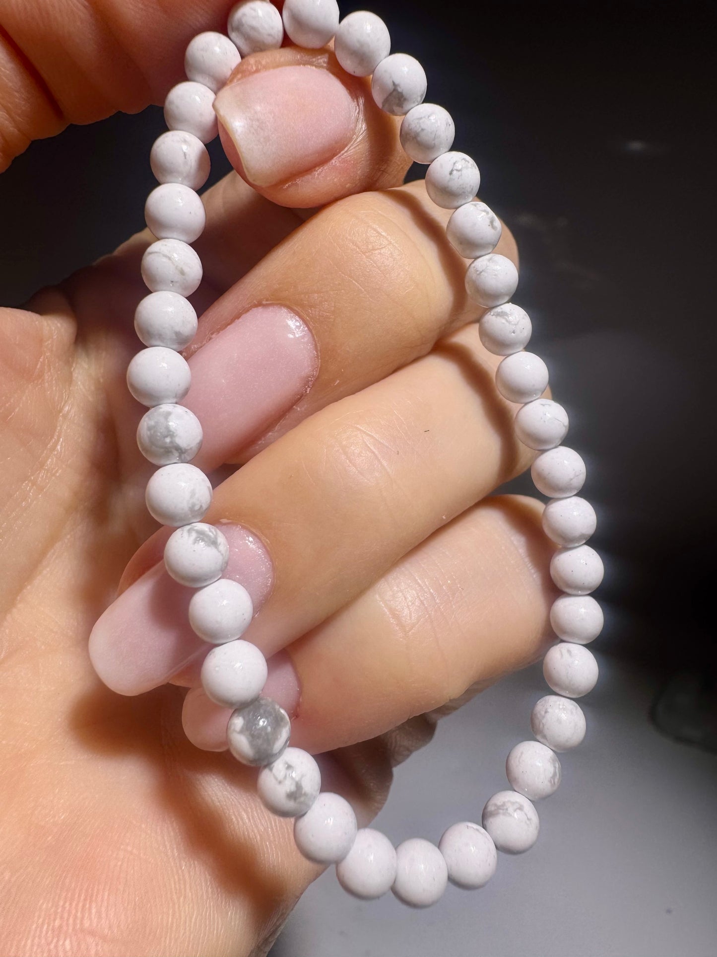 Howlit Armband – Sanfter Begleiter für Ruhe & Balance | Edelsteinarmband