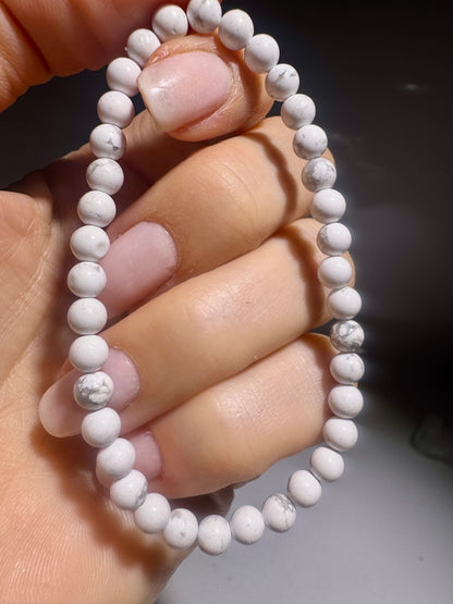 Howlit Armband – Sanfter Begleiter für Ruhe & Balance | Edelsteinarmband