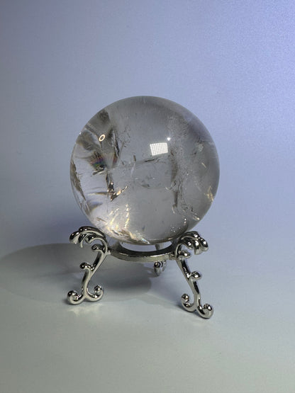 Sphère de cristal de roche très claire avec arc-en-ciel - 5,5 cm, 336 g