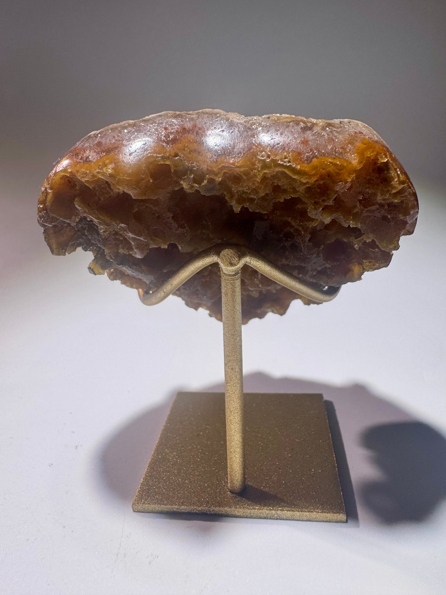 Achat-Herz mit Galaxie-Effekt auf goldenem Ständer ca. 7 x 6 cm – Brasilien Unikat