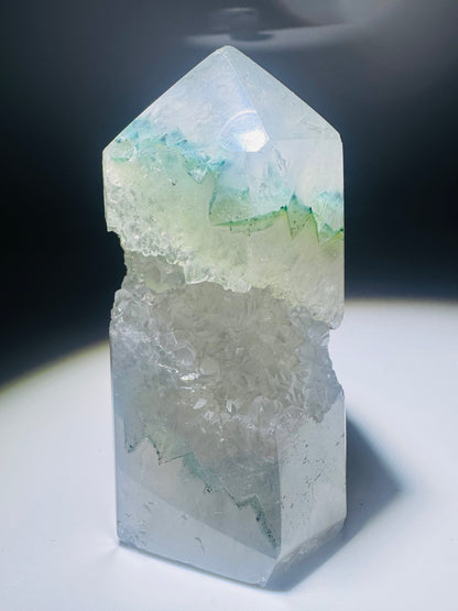 Seltene Achatspitze in Mintgrün 8.5 cm – Natürliches Unikat aus Brasilien 💚