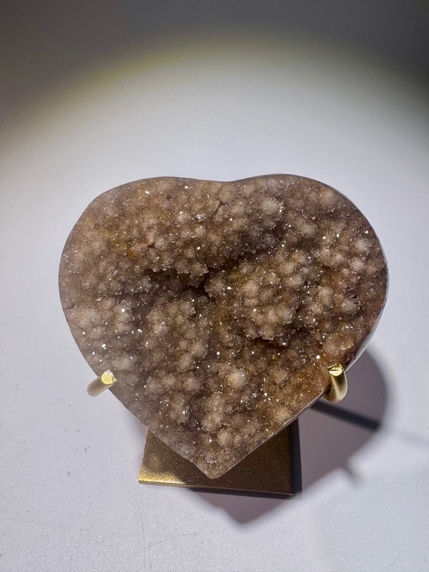 Achat-Herz mit Galaxie-Effekt auf goldenem Ständer ca. 7 x 6 cm – Brasilien Unikat