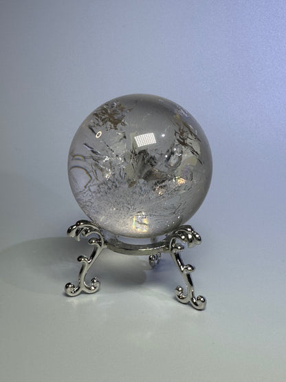 Sphère de cristal de roche très claire avec arc-en-ciel - 5,5 cm, 336 g