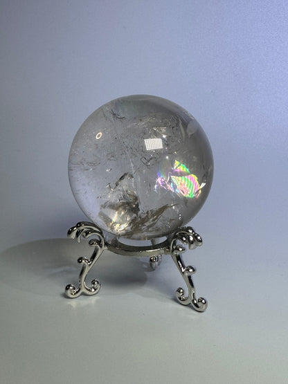 Sphère de cristal de roche très claire avec arc-en-ciel - 5,5 cm, 336 g