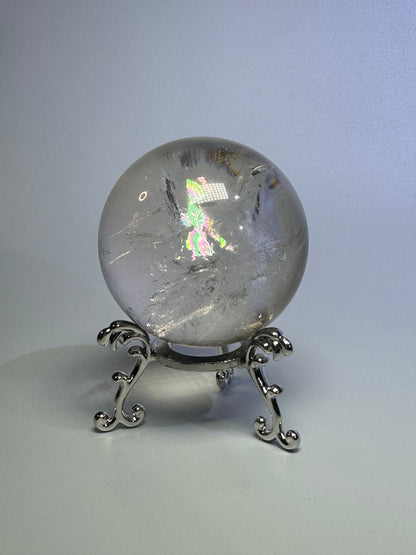Sphère de cristal de roche très claire avec arc-en-ciel - 5,5 cm, 336 g