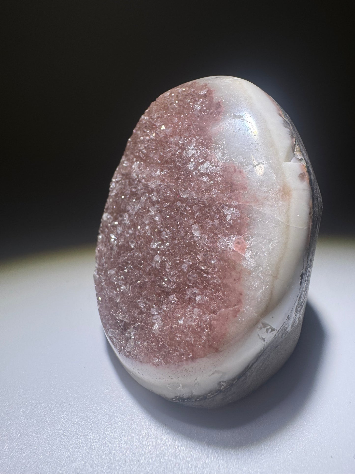Altrosa Rainbow Amethyst Cutbase – Selten, 6 cm, 168 g, Uruguay 💗✨