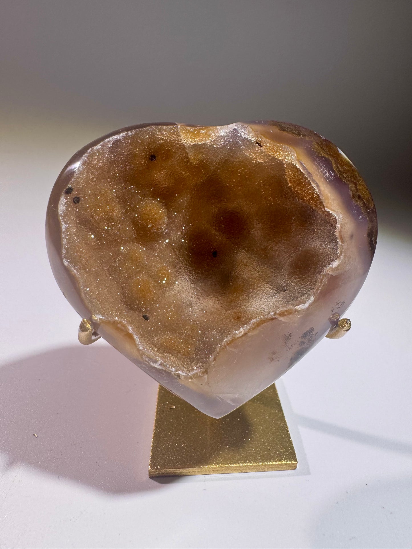 Achat-Herz mit Galaxie-Effekt auf goldenem Ständer ca. 5.7 x 5.5 cm – Brasilien Unikat