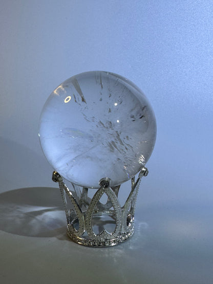 Sphère de cristal de roche très claire - 5,2 cm, 213 g