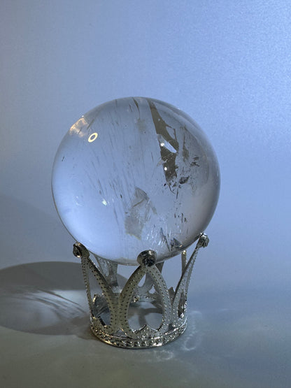 Sphère de cristal de roche très claire - 5,2 cm, 213 g