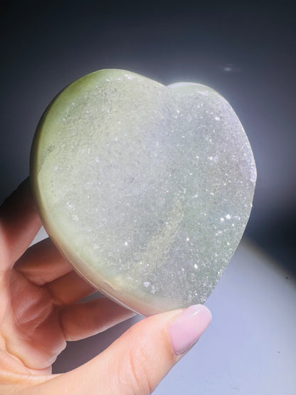 Achat Herz 10.5 cm 532 g Uruguay – Funkelnde Kristalle & Galaxy Effekt